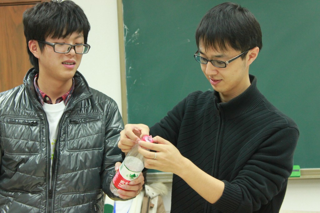 他做了十年性教育，生殖器官是最好教的，难的是爱与尊重