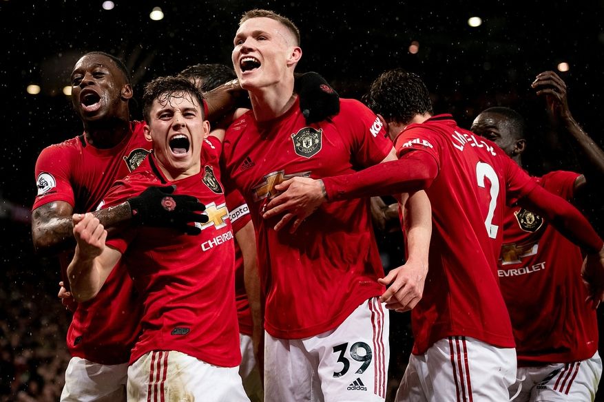 索帅含泪告别曼联全程,索帅大雨中致敬爵爷