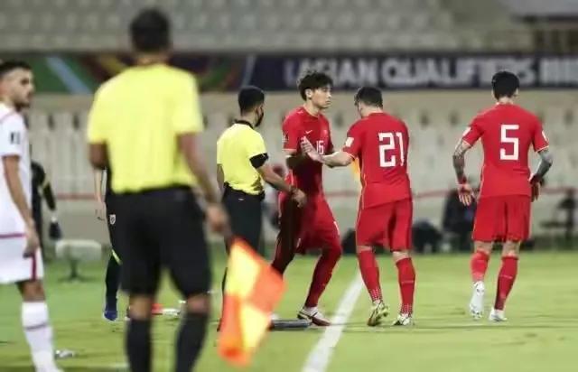 李铁回击质疑：这次换人是正常的！个性太强的人！“铁”定出局