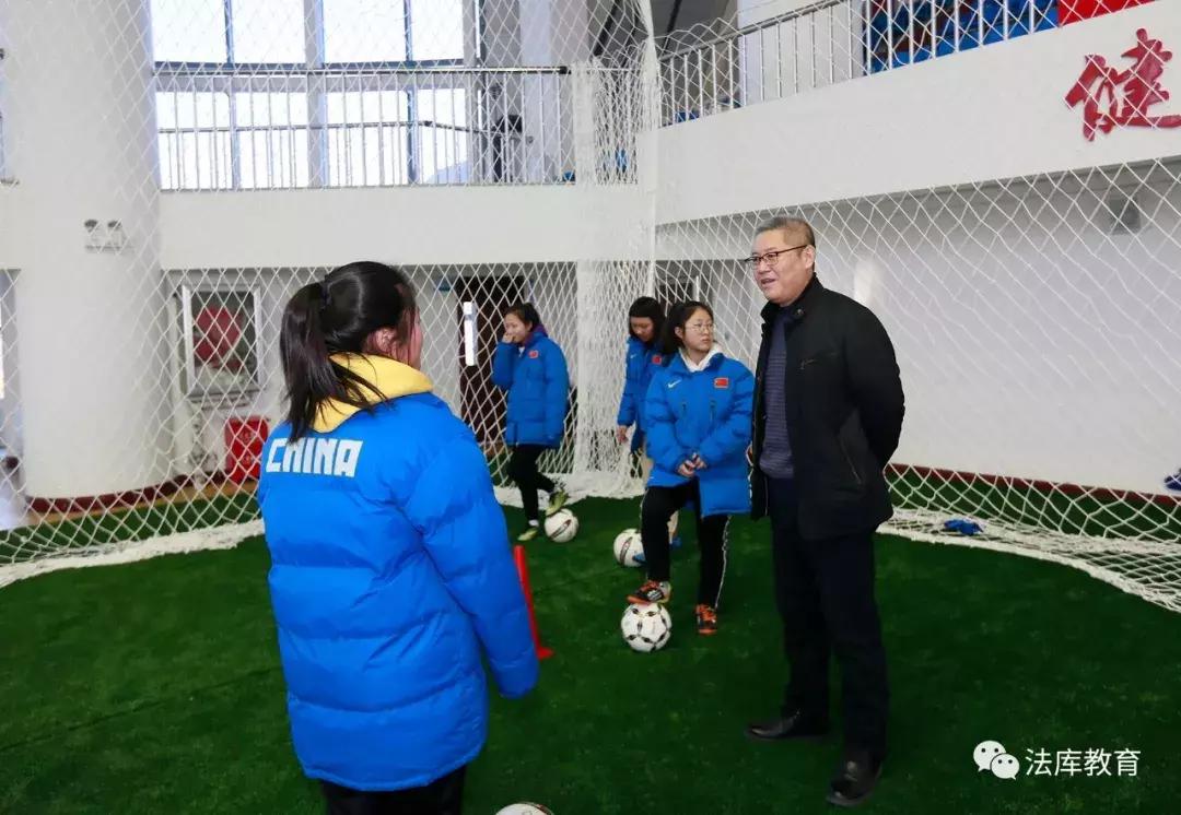 全国校园足球满天星训练营,全国青少年冬季足球训练营