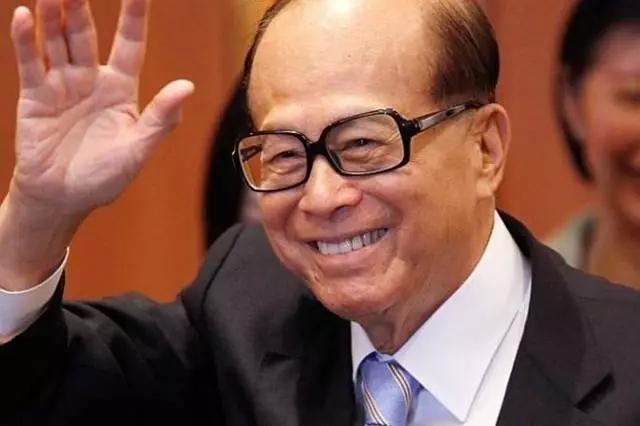 香港豪门最惨原配！生前帮贫穷小子成首富，死后还要被他利用？