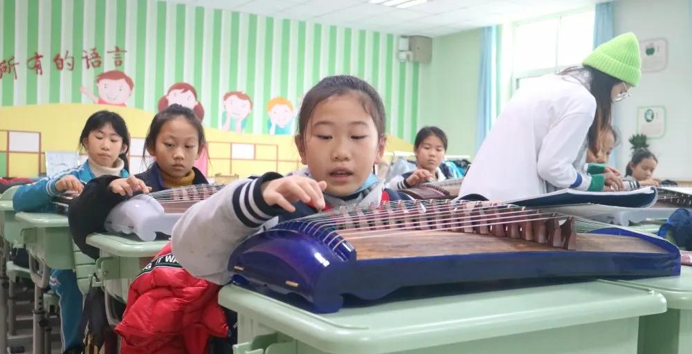 小学有特色的社团活动课,胶州市第六实验小学运动会