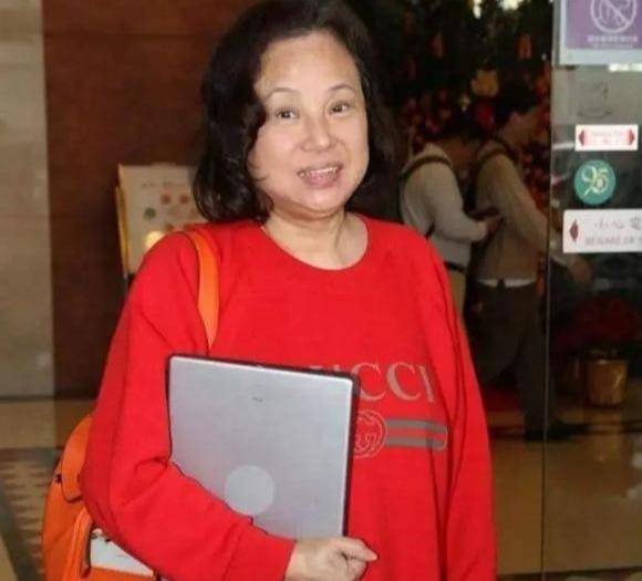 赌王三太参加活动穿得太朴素,赌王三太珍珠项链