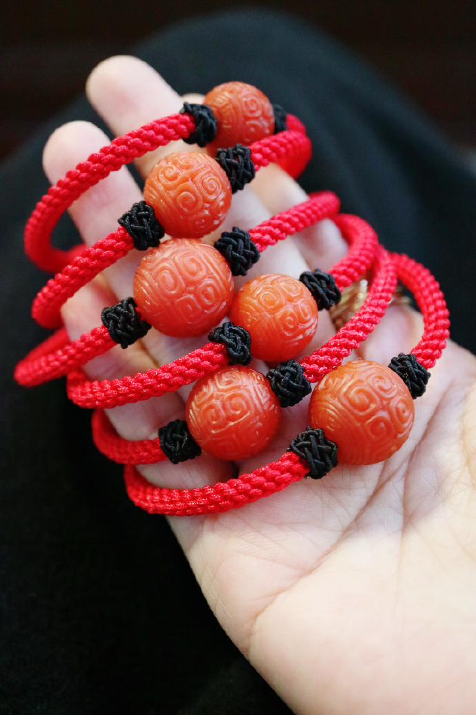 你会戴黄金首饰吗,什么类型的手链可以戴右手