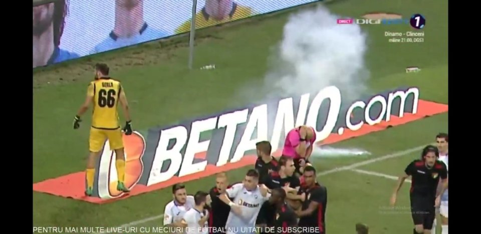 球迷*力暴**！裁判阿诺德·亨特在比赛中被照明弹射和打火机击中