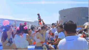 360°冰爽刺激！水浪核*器武**乘风“泼”浪空降九龙仓时代奥莱