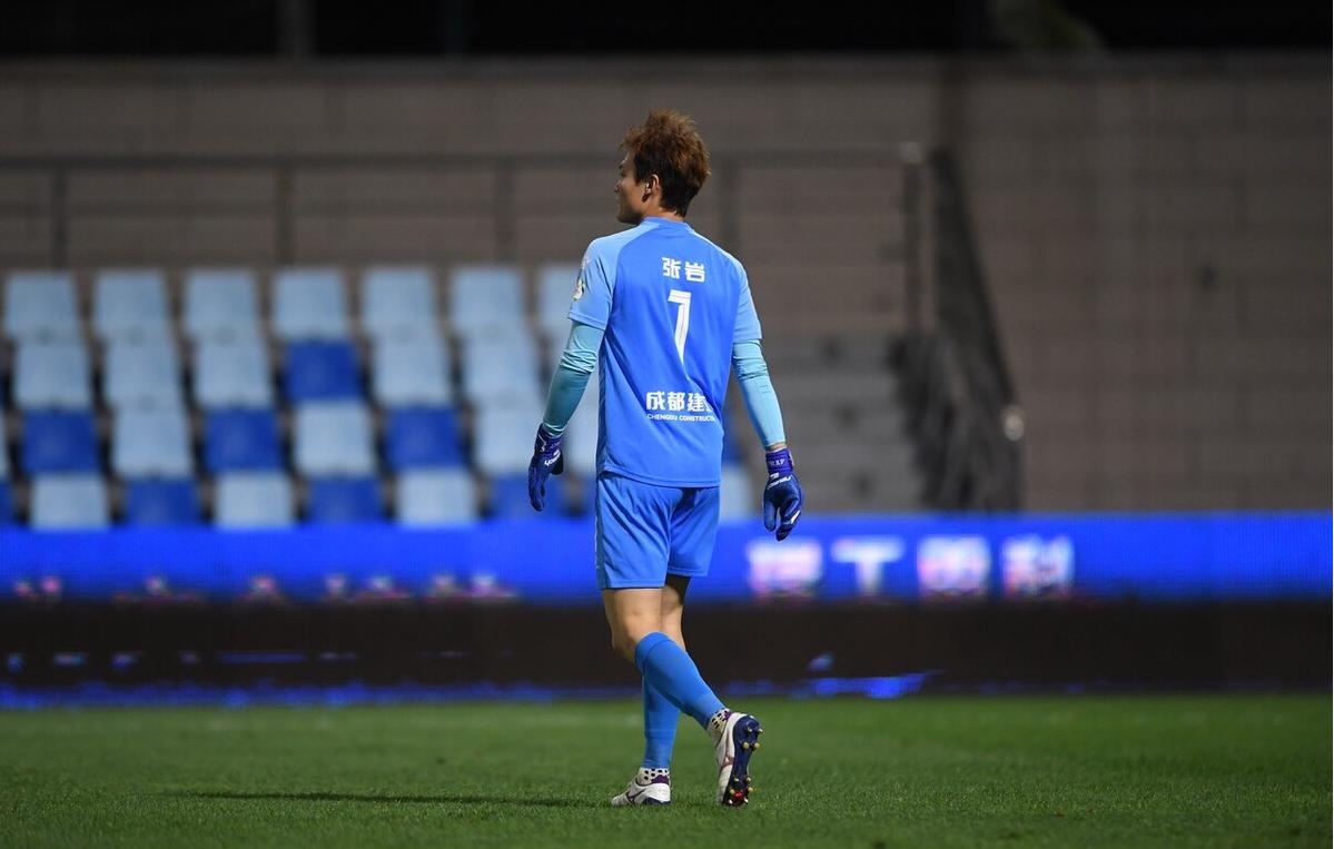 张岩终于熬出头了！未来将顶替张一诺踢成都队主力，值得球迷期待