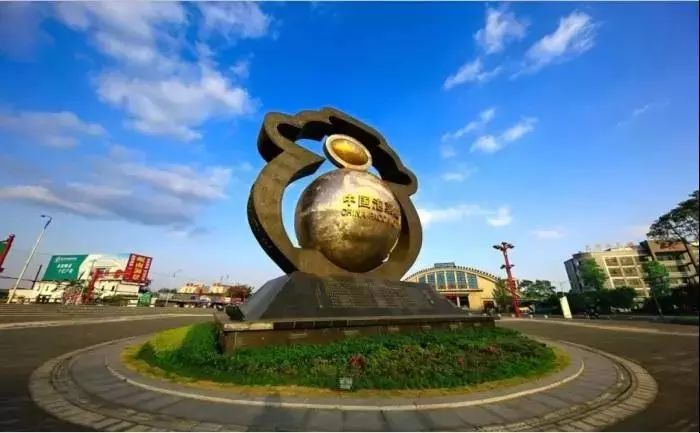 一泡而红！四川这座小城已火向全球，今天万人齐聚！