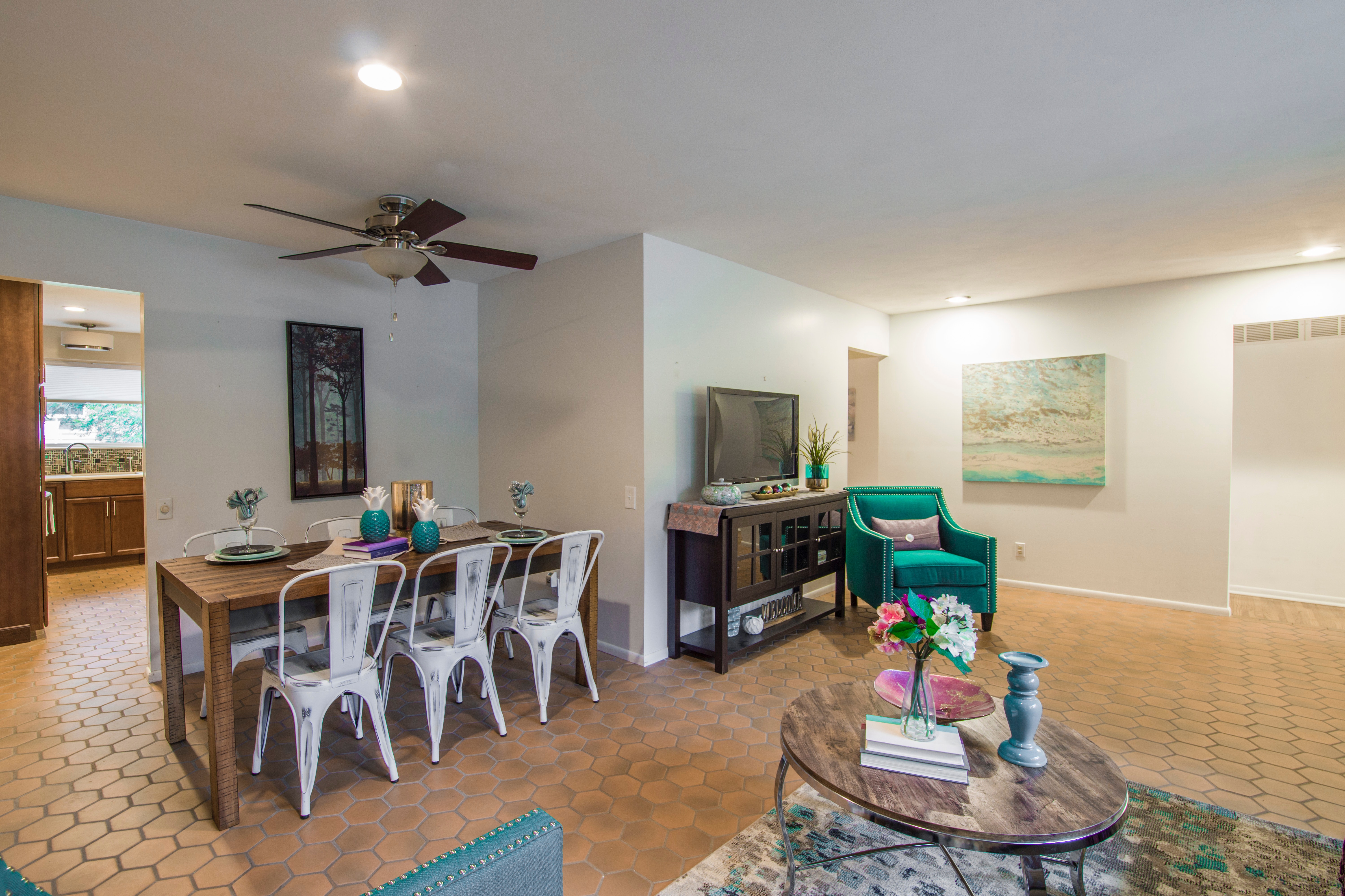 餐桌椅应该怎么选？什么风格合适？哪种材质比较好？