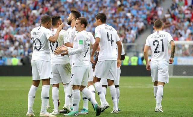 法国中后卫超级巨星,足球史上最难超越的巨星球员排名