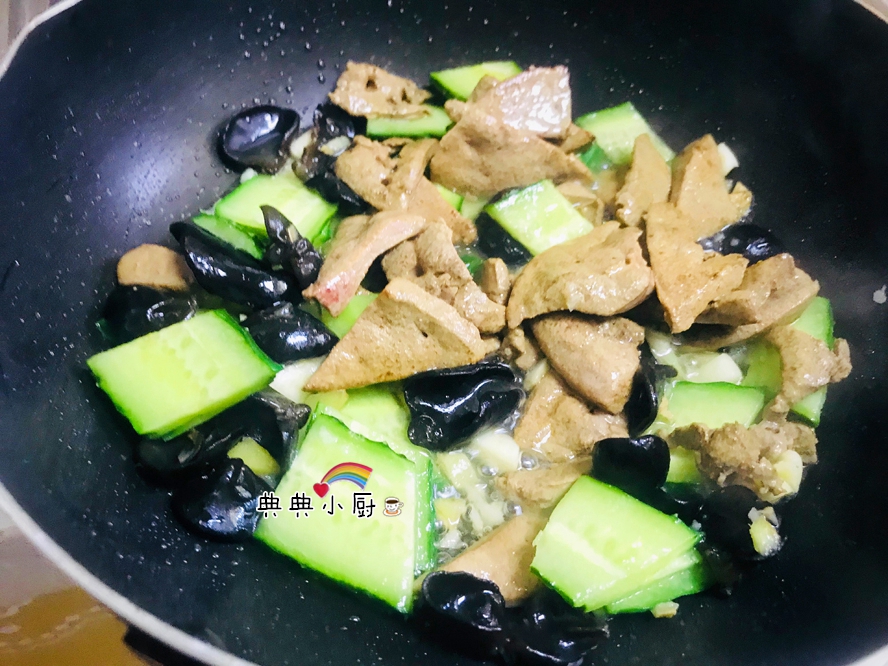 为什么你炒的猪肝又腥又老黏糊糊,猪肝炒出来很硬是什么原因