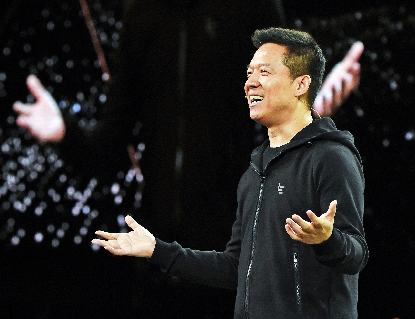 贾跃亭足球融资,他靠互联网东山再起如今1年赚10亿