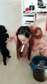 搞笑gif段子妹子有点太淘气了,搞笑小萝莉图片