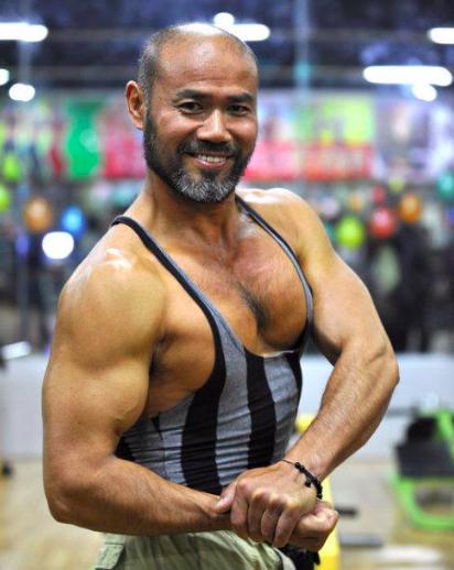 中国男明星肌肉排名前十名,60岁老戏骨肌肉