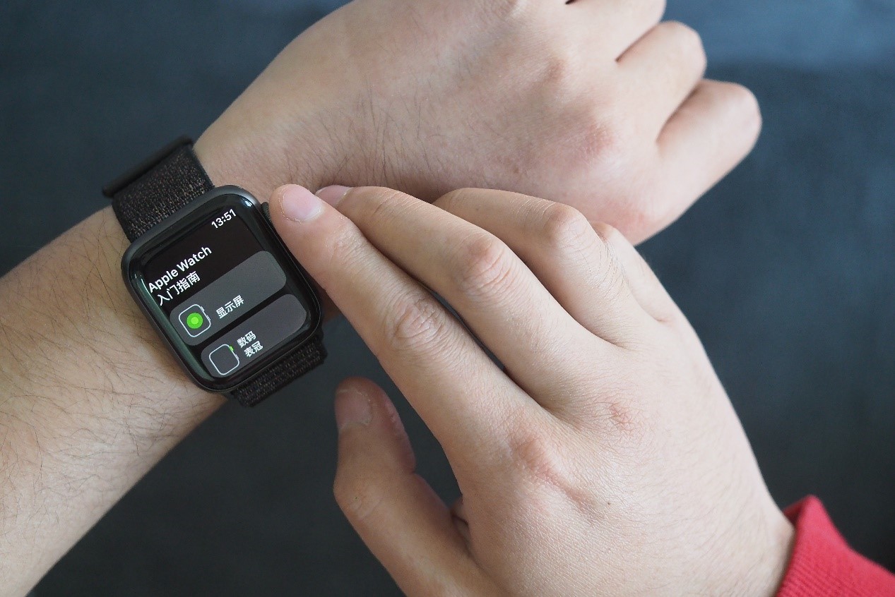 applewatch4沉浸式拆解,applewatchs4支持触觉反馈吗