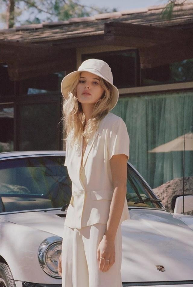夏天戴什么颜色帽子防晒效果好,夏天哪种款式颜色的帽子最防晒