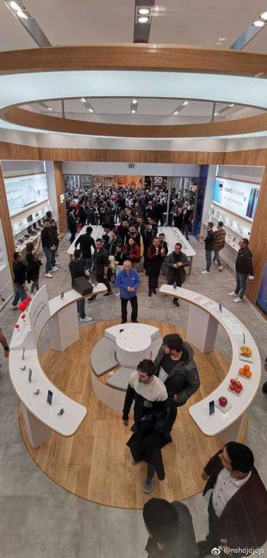 美国宣传华为手机,美国排队购买华为手机