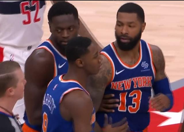 约基奇肘击莫里斯原视频,莫里斯肘击砸人