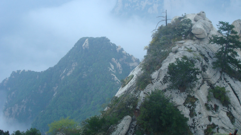 华山北峰到中峰东峰时间,北峰到东峰一定通过中峰吗