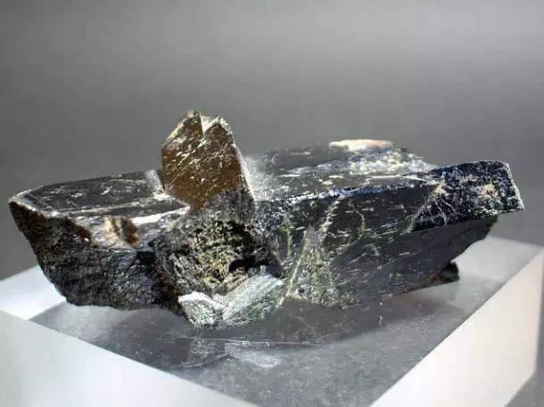 黄金矿石的鉴别方法,100种漂亮矿石