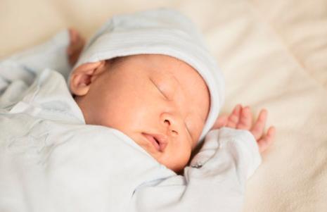 宝宝屁股大片淤青怎么回事,宝宝屁股被踢青了怎么办