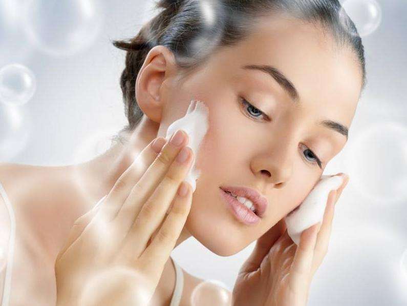洗脸后皮肤干燥、起皮，不一定是洗面奶问题！可能是这些错误行为