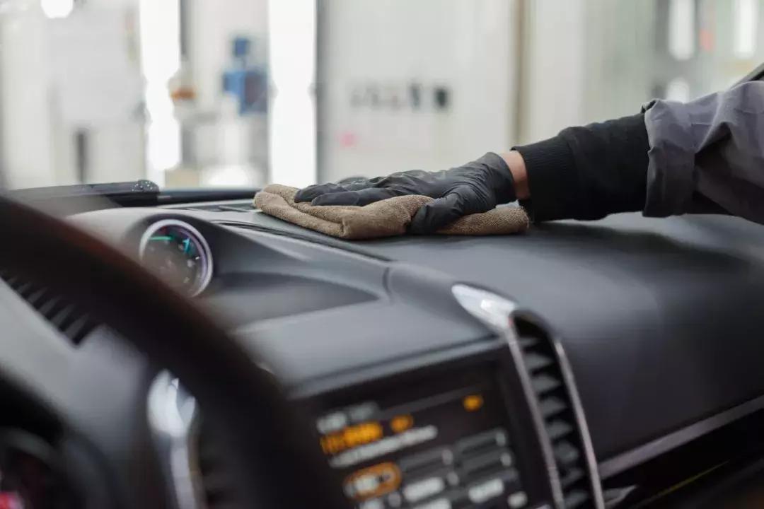 老鼠从哪里钻进车内,老鼠是怎么钻进车里的