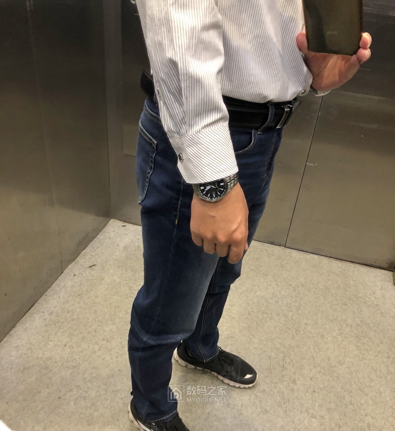 西铁城光动能手表h145开后盖,西铁城光动能手表黑盘视频评测