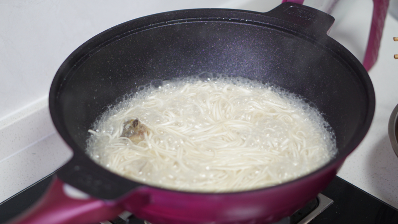 英国帝伯朗钛钻不粘锅，做一桌好菜，只需要这一口锅