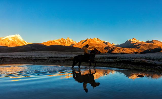 理塘丁真引起的旅游效应,理塘县旅游最佳的地方