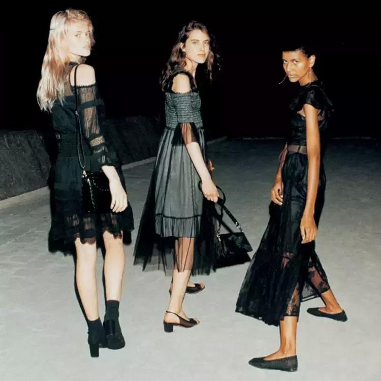 春装连衣裙新款印花蕾丝时尚元素,正品春装宽松蕾丝裙