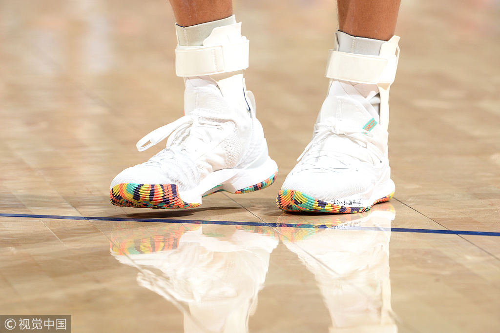 NBA今日球鞋精选：上脚两双联名款！火箭赢了，“鞋王”嗨了