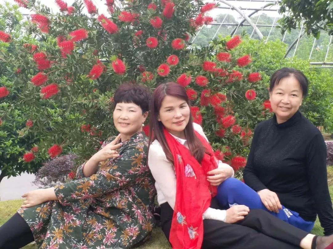 大妈旅游姿势大全,中国大妈一道靓丽的风景线