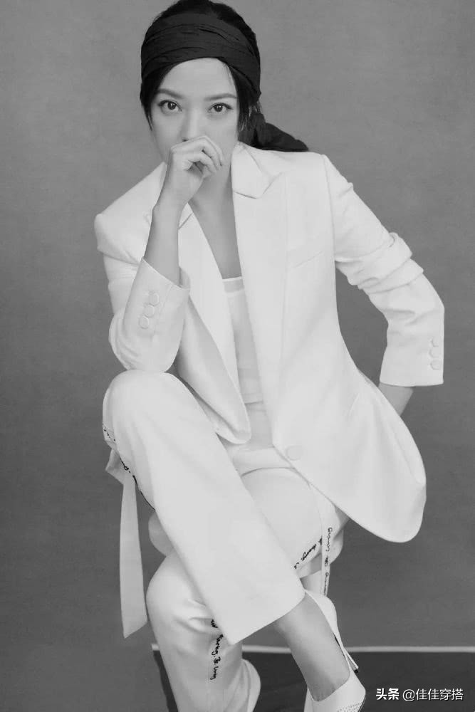 赵薇金发大眼锥子脸,赵薇天等县