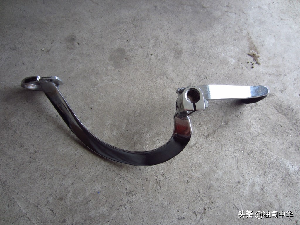 脚舒服了，鞋面也干净了---银钢悍路者300偏三轮换挡杆改前后踩