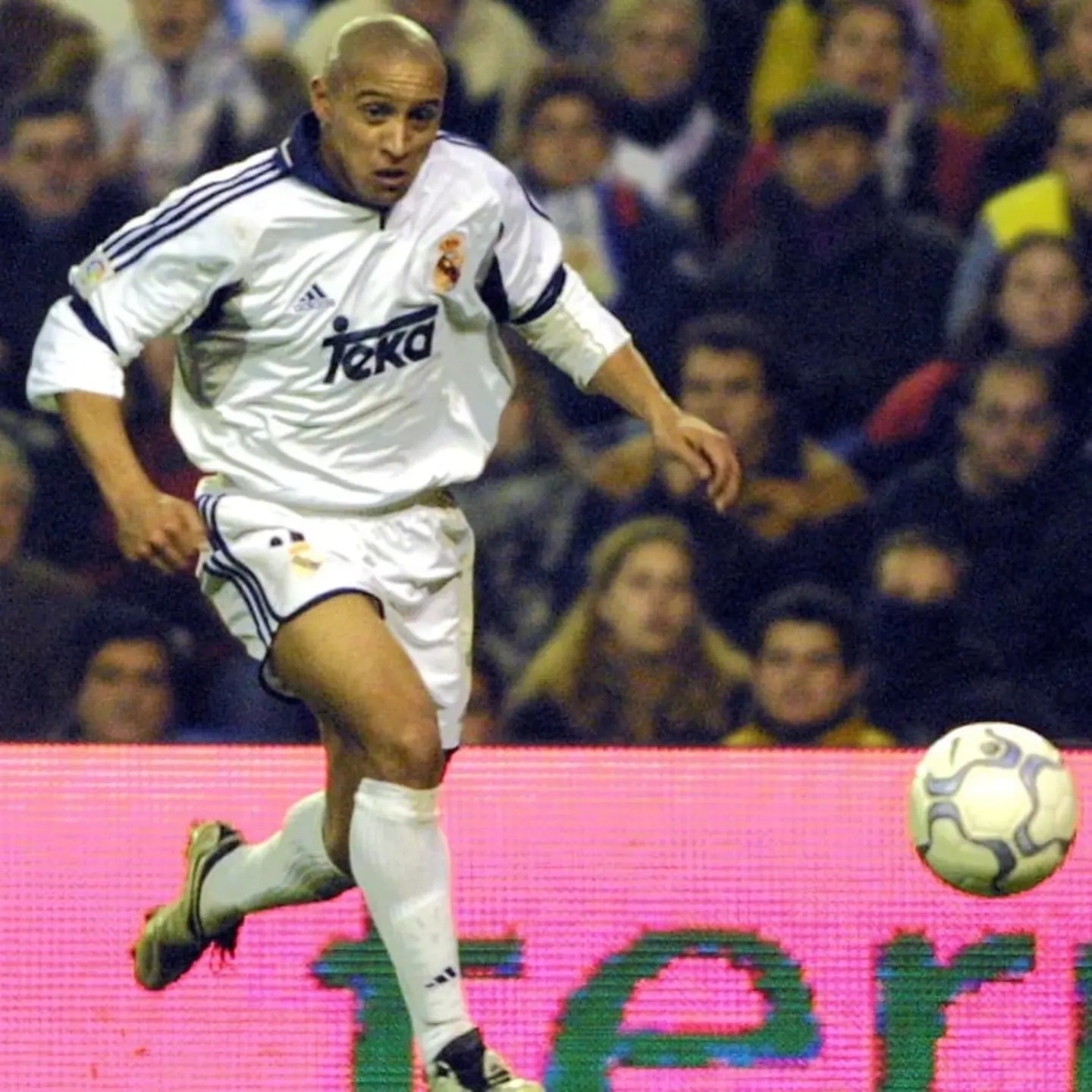 马尔蒂尼卡洛斯谁是第一左后卫,卡洛斯和阿什利科尔