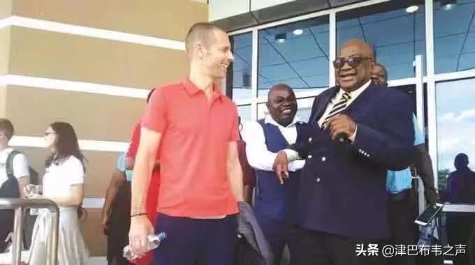 欧足联主席现身津巴布韦，维多利亚大瀑布成网红打卡圣地