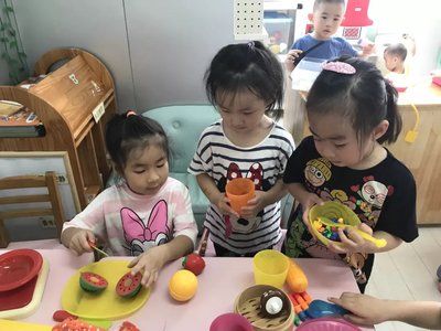 幼儿离开妈妈后容易哭闹分离焦虑,如何解决孩子入园哭闹问题