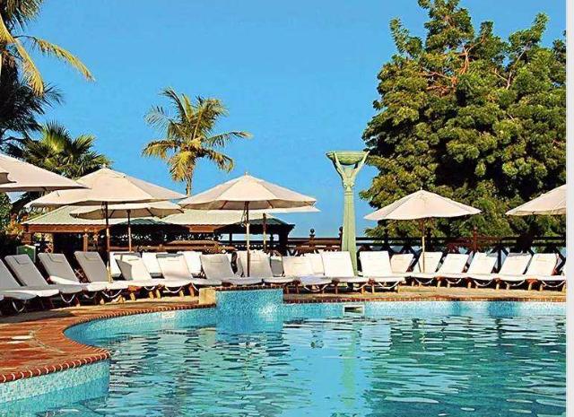 中东一国王留学归来，被父亲软禁六年逆袭，耗时20年变成富国