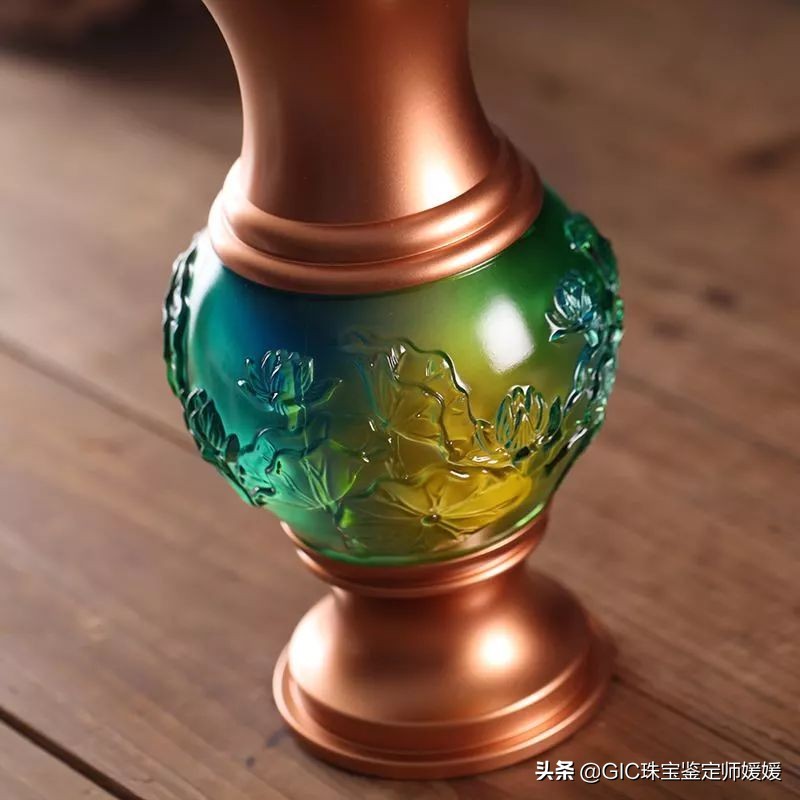 瀹噷闈㈢殑鐞夌拑,瀹笢浣滃搧