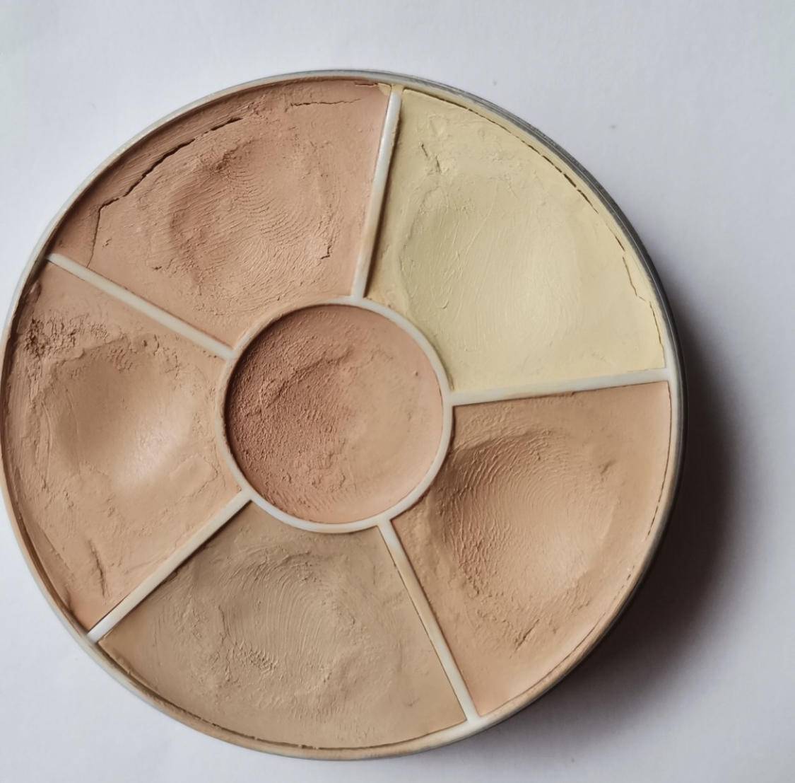 做好护肤什么意思,底妆遮瑕为主粉底为辅