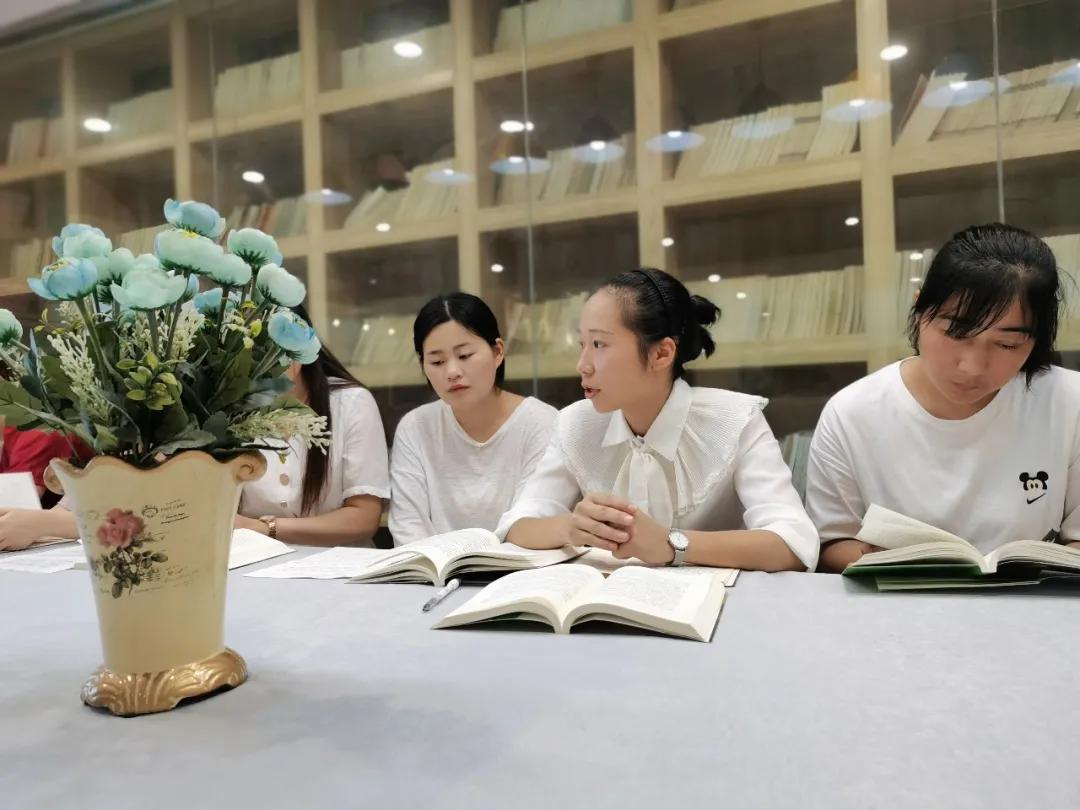 教师如何培养小学生的阅读能力,小学教师靠阅读成功