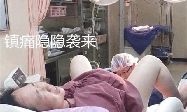 妻子顺产时丈夫抓拍的三张图片使人动容，网友：母亲辛苦了