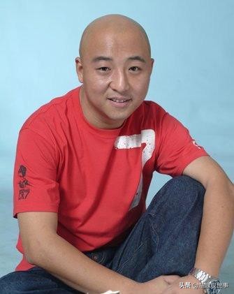 《侯海洋基层风云》中满嘴川东歇后语的“青皮”赵波