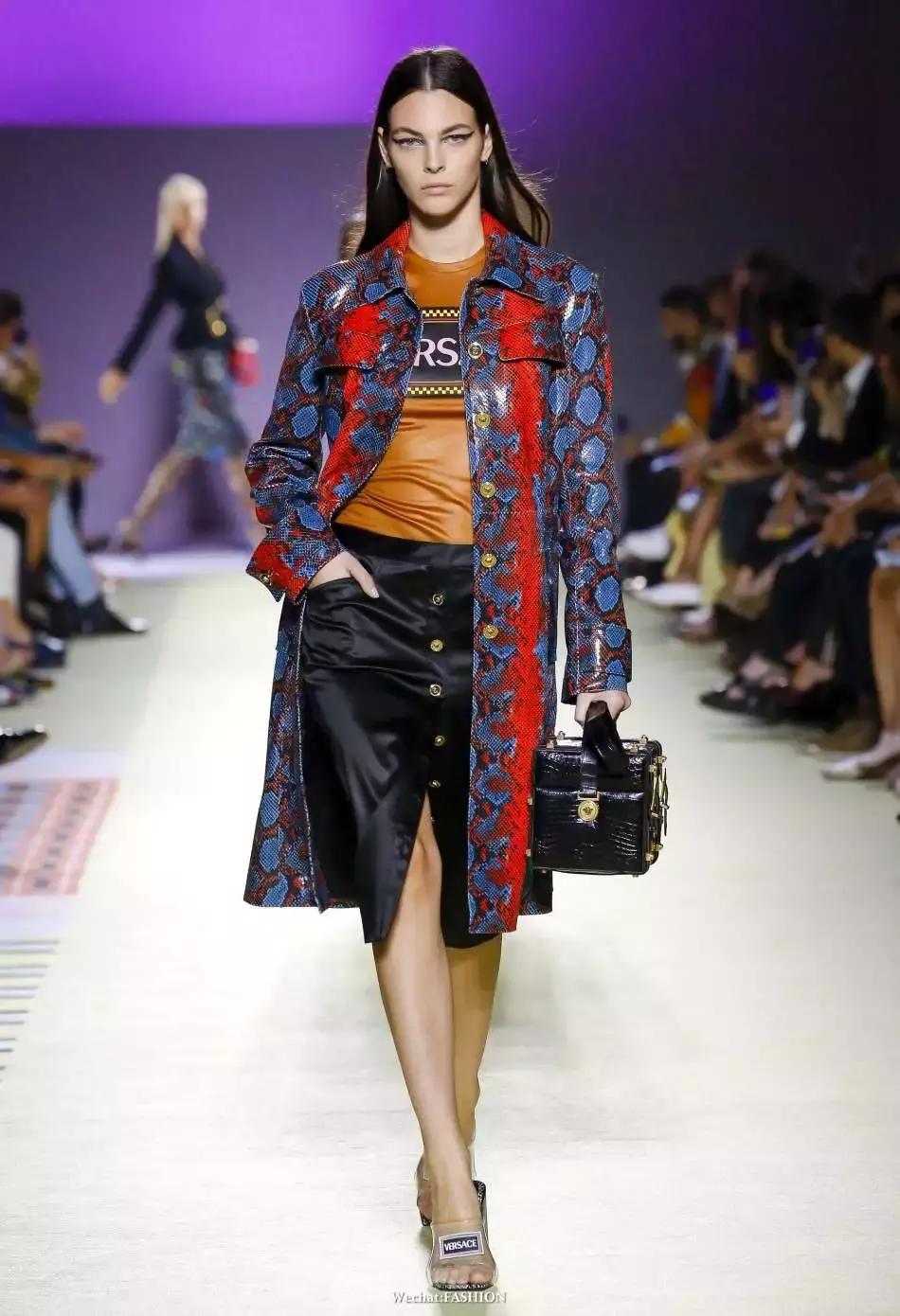 刘雯、倪妮不费力就很时髦原来是脚上的拖鞋太美了