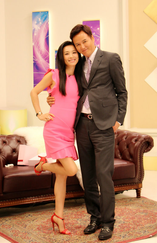 从琼瑶小生到百亿大亨，前妻自杀未遂，现妻生下2个试管婴儿