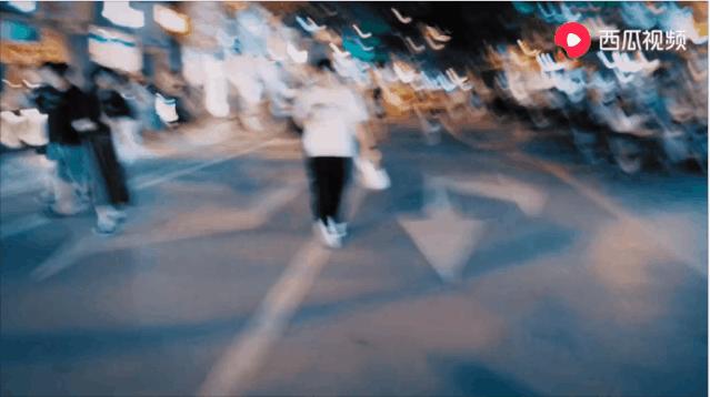 清晨两点半在街上流浪,清晨12点半无家可归