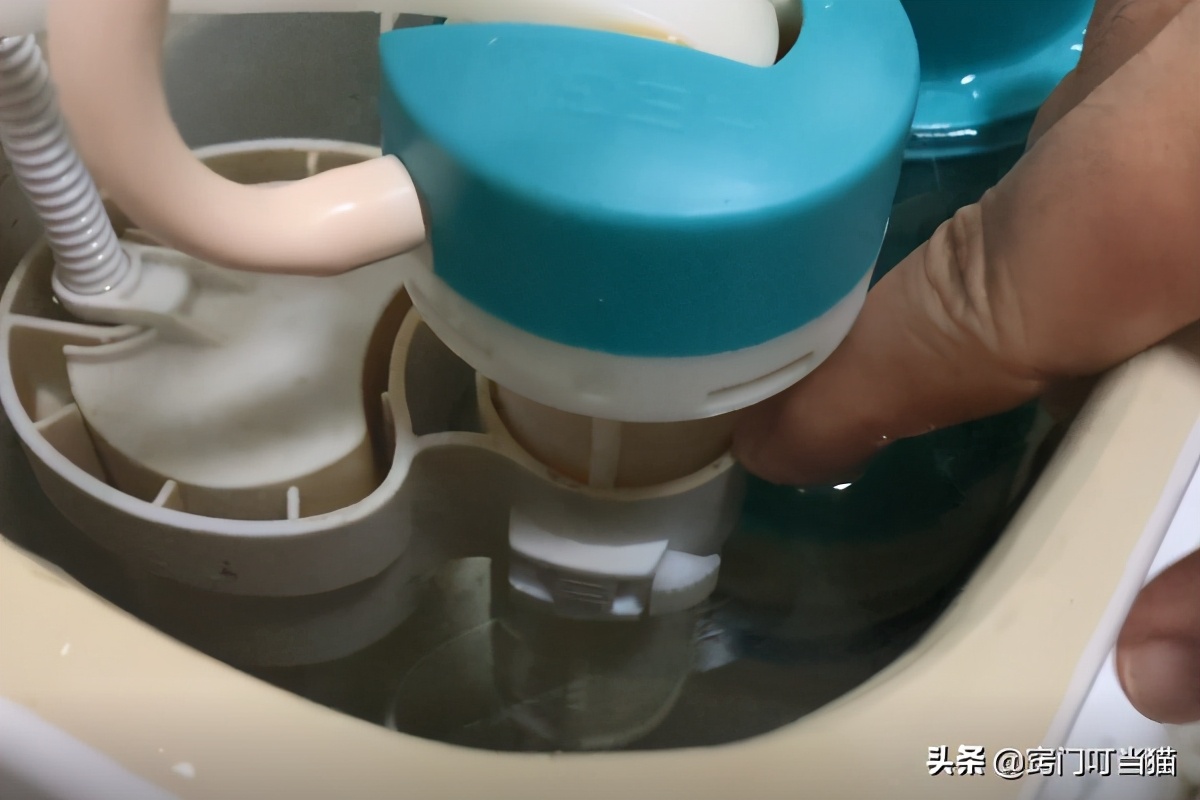 马桶水量小冲水无力,无水箱马桶冲水无力怎么办