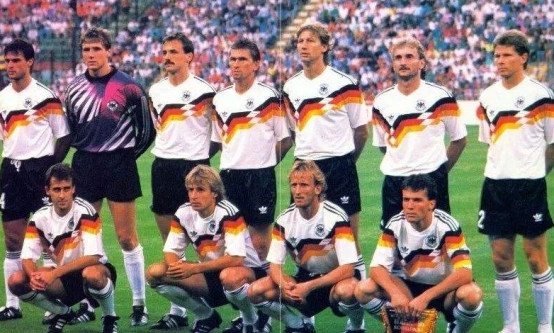 足坛历史上最厉害的三个人,足坛三个火枪手是谁