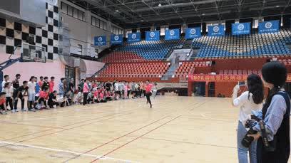 转型“体育老师”的苏炳添，一堂公开课把「跑步精髓」教给你